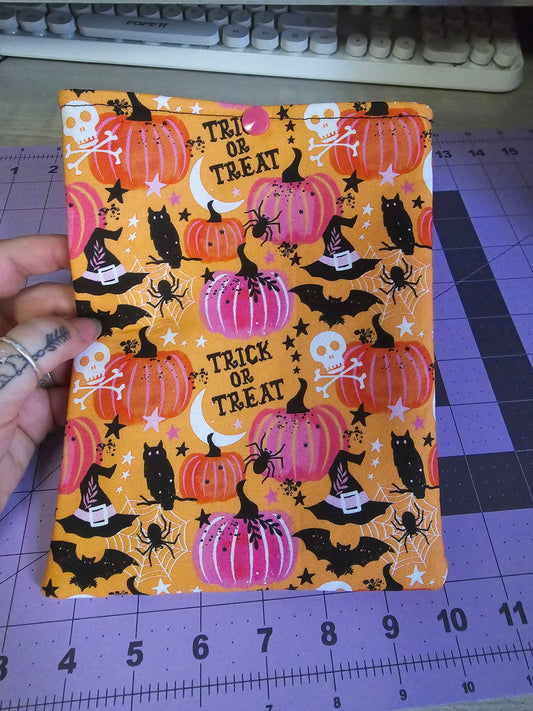 Trick or treat kindle sleeve (Oops edition)