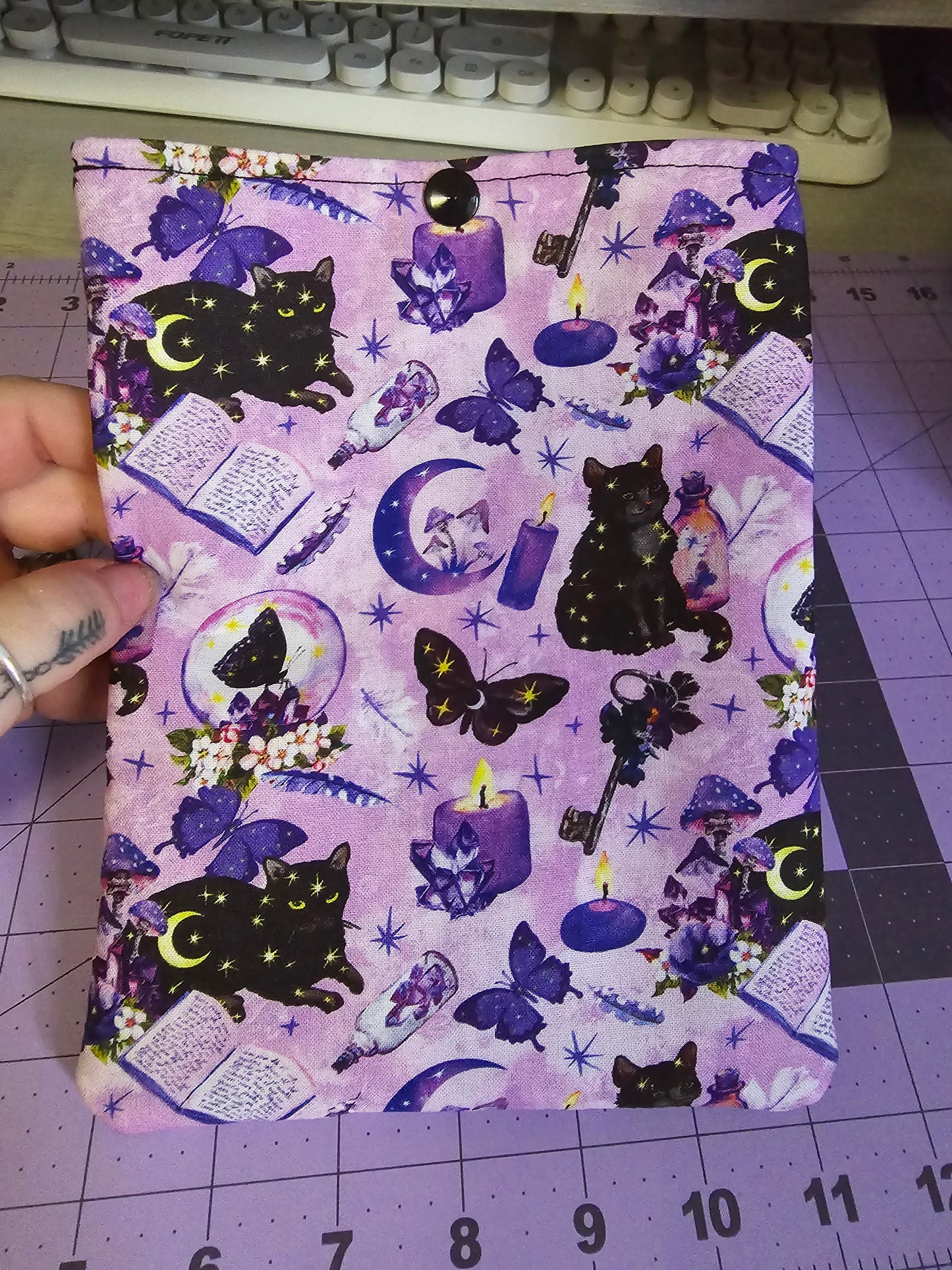 Witchy Kitty Kindle Sleeve (Oops edition)